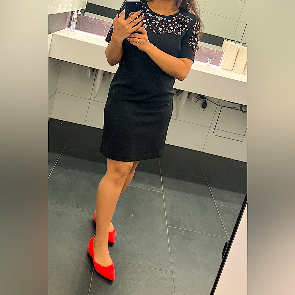 Calvin Klein embroidered floral sheath dress - 6P, like new